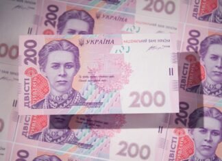 МВФ давит на Украину: Bloomberg узнал, почему фонд хочет девальвации гривны