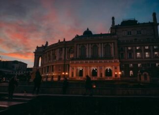 В нескольких районах Одессы возникли проблемы со светом после атаки РФ