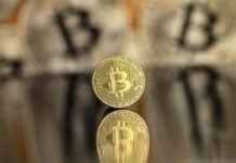 Биткоин потерял почти 4% за месяц: впервые с 2018 года октябрь завершился со снижением