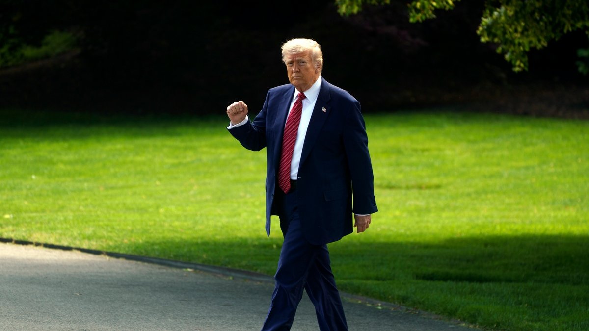 Документы по делу Эпштейна. Трамп «знал о девочках», но в Белом доме говорят — это клевета