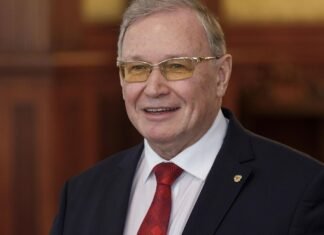 К зданию МИД Молдовы принесли российский дрон, залетевший в страну. Туда вызвали посла РФ