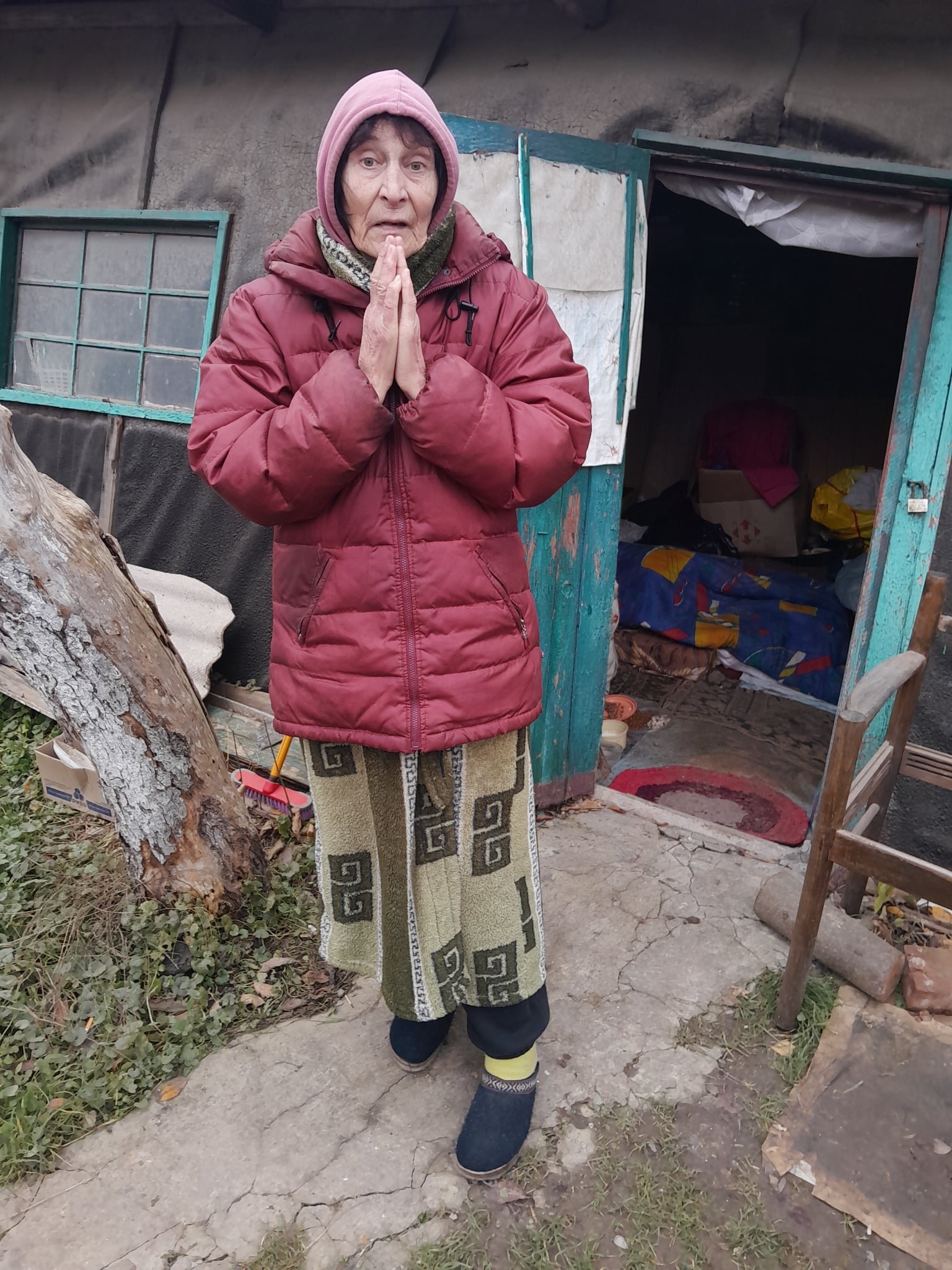 «Вийшла з лікарні, а будинку нема, розвалили бульдозером»: як одинока жінка опинилася на вулиці