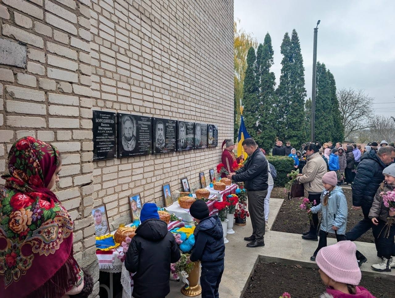 На Вінниччині відкрили меморіальні дошки вісьмом Героям-захисникам