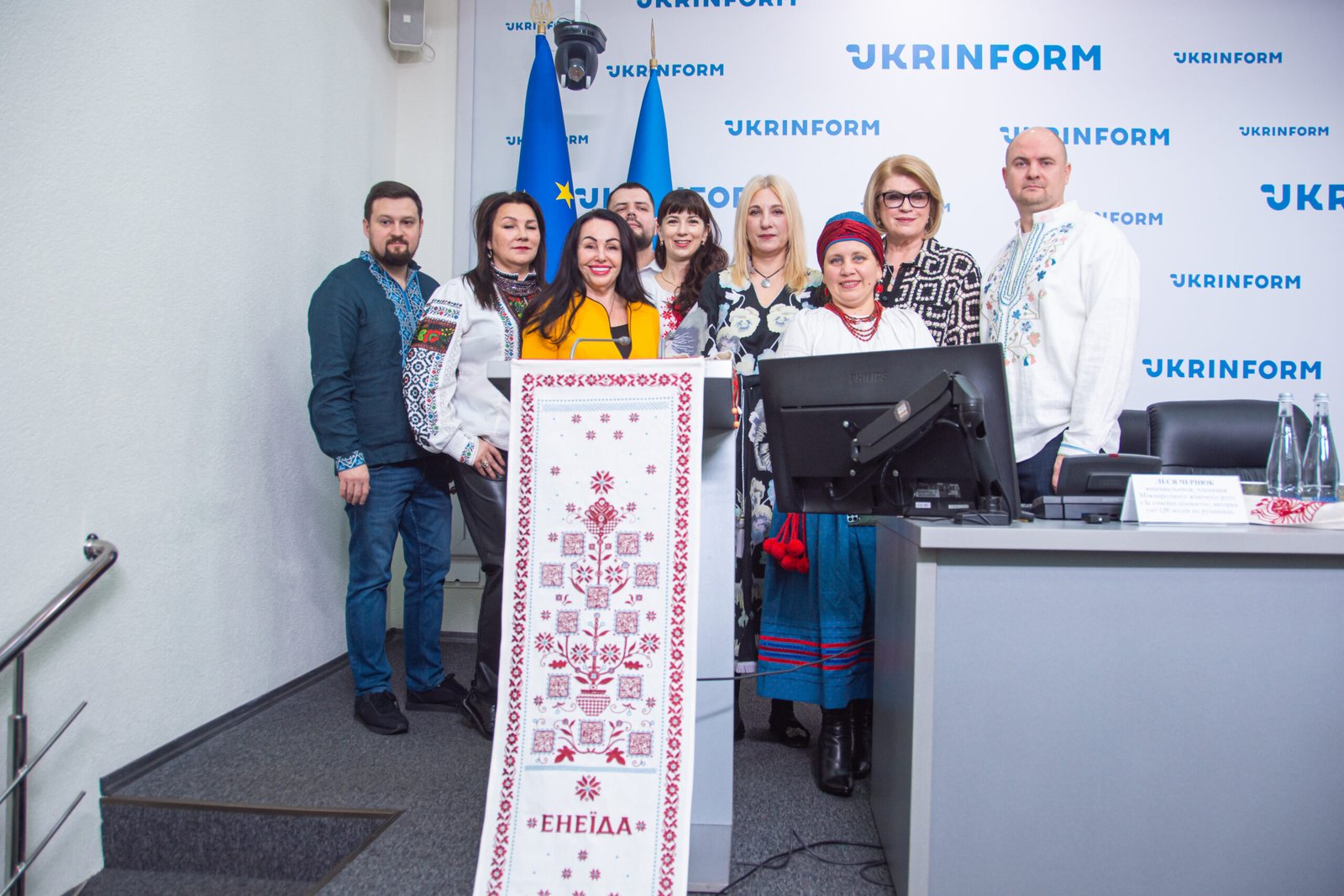 В Україні презентували унікальний гастрономічний рушник «Енеїда»