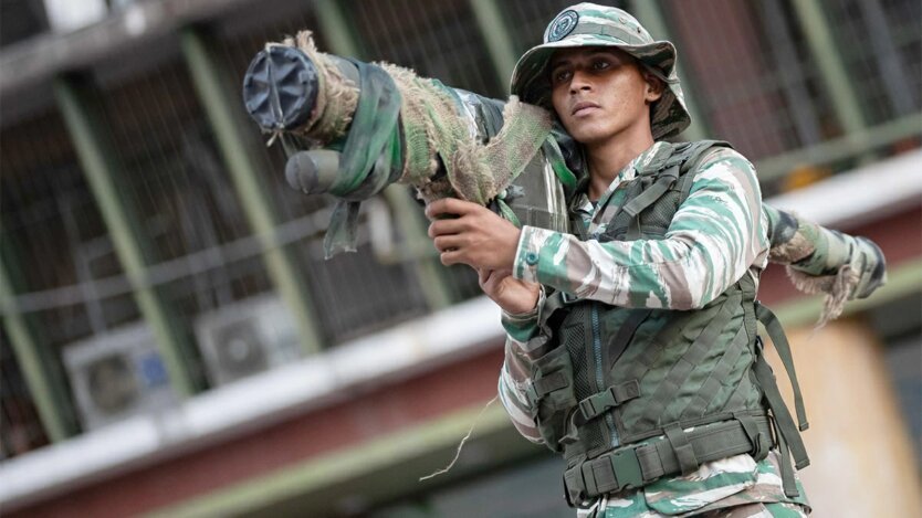 Венесуэла объявила массовую мобилизацию и стягивает войска к границе: что происходит