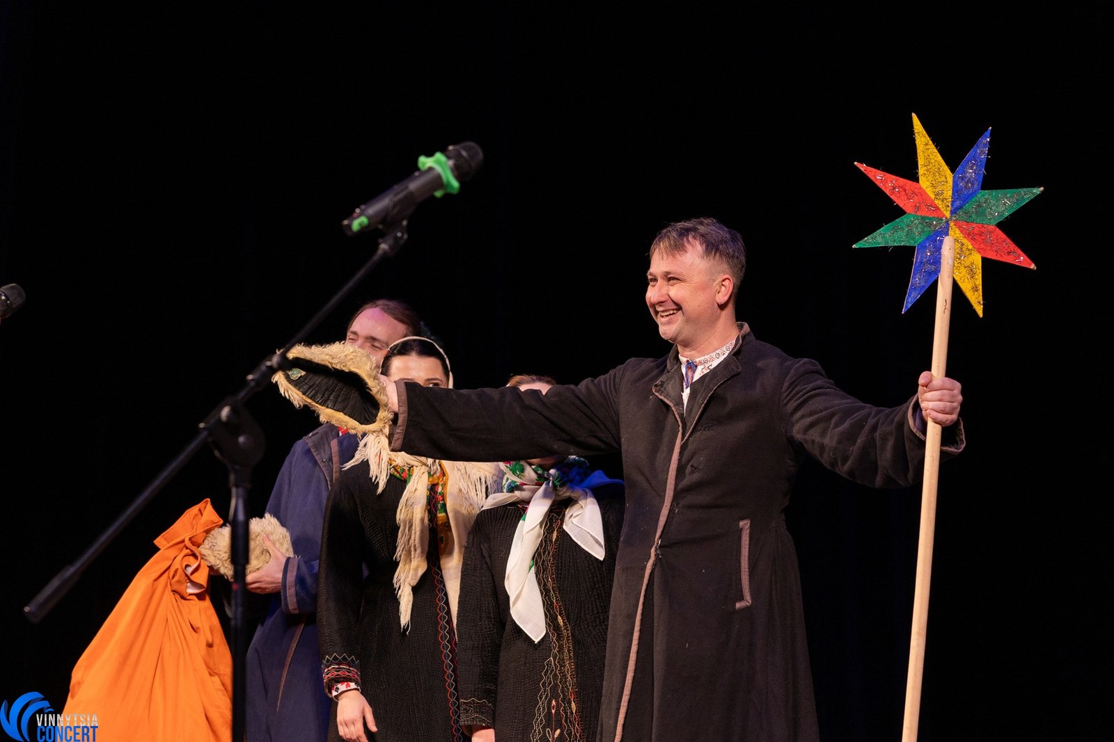 Традиції, гумор і різдвяна магія: 8 грудня вінничан запрошують на виставу «Вечори на хуторі поблизу Диканьки»