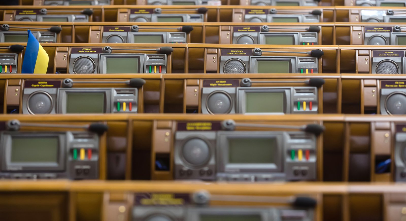 Взятки за голосование. ZN.UA и УП назвали имена «слуг», которым НАБУ вручило подозрения