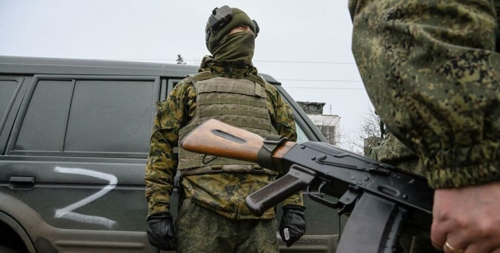 В Бердянске ГУР и партизаны взорвали пятерых россиян и повредили их автомобили – видео