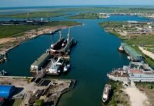 В морпорту на Кубани третий день пожар после атаки ВСУ. Генштаб сообщил о новых ударах