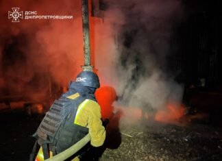 РФ ударила по предприятию и инфраструктуре под Днепром. Повторно – по спасателям