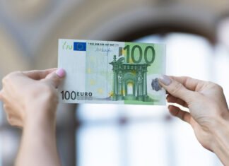 Официальный курс евро в Украине обновил исторический рекорд