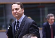 Сикорский «вручил» Орбану орден Ленина после слов о предотвращении войны между РФ и Европой