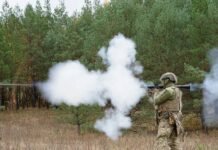 Россия не использует «с умом» резервы в Покровске, а просто «заталкивает пехоту» – генерал