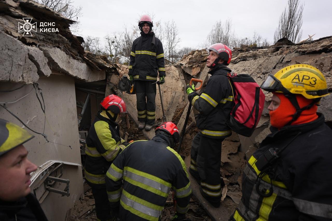 Из-за атаки на Киев в столице без света находится 500 000 семей, 40% домов – без тепла