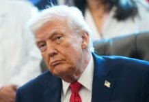 Трампу хотят запретить называть объекты США в свою честь. В Конгресс поданы законопроекты