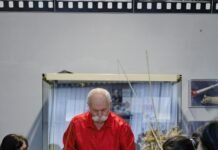 У Вінницькому краєзнавчому музеї створювали різдвяних «павуків»