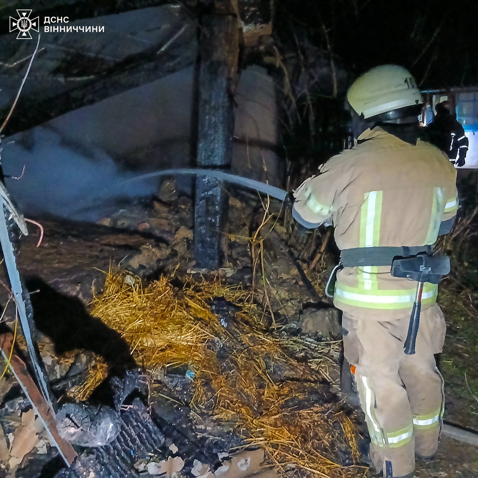 На Вінниччині горіли господарські споруди, житловий будинок та автомобіль