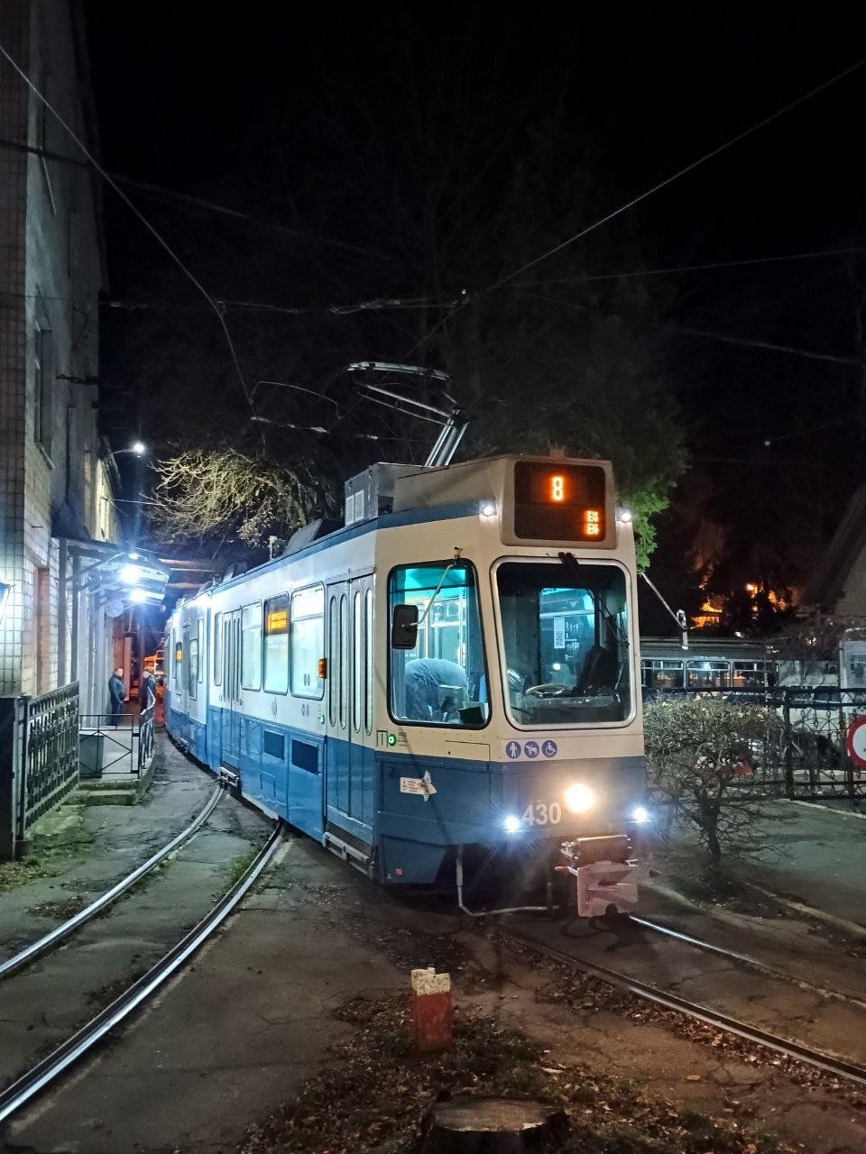 Перший низькопідлоговий Tram-2000 — готовий. Наступного року зберуть ще чотири таких вагони