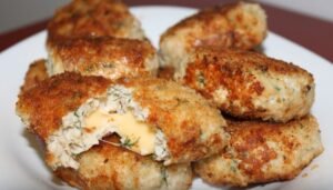 Соковиті курячі котлети з сиром: рецепт смачної страви
