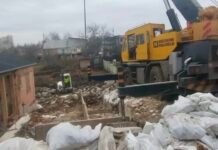 Залив бетоном берег та засмічував воду: на вінничанина склали протоколи за забруднення річки