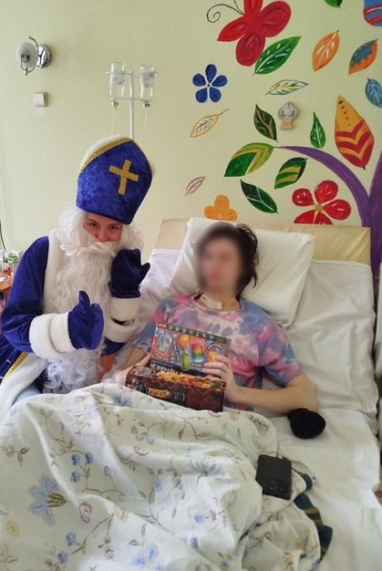 Миколая у лікарні: бійці зібрали 25 тисяч на подарунки онкохворим дітям, а волонтерка організувала їм свято