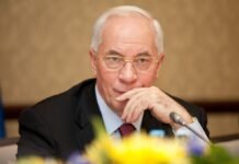 Экс-премьеру Азарову заочно дали 15 лет тюрьмы