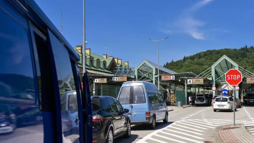 Украинцы массово выезжают за границу: Нацбанк назвал причины