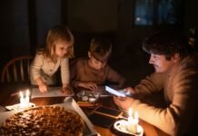 Большинство областей снова без света: «Укрэнерго» определилось с графиками на 22 декабря