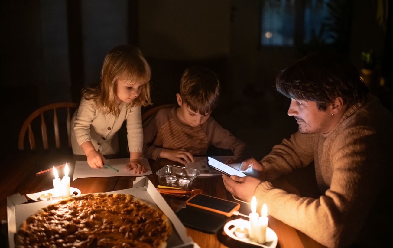 Большинство областей снова без света: «Укрэнерго» определилось с графиками на 22 декабря