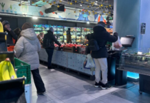 Цены на мясо, яйца и масло накануне Нового года: сравнили магазины и рынки