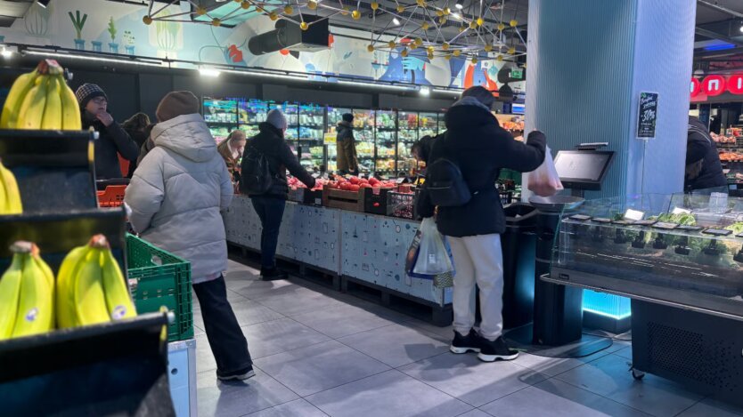 Цены на мясо, яйца и масло накануне Нового года: сравнили магазины и рынки