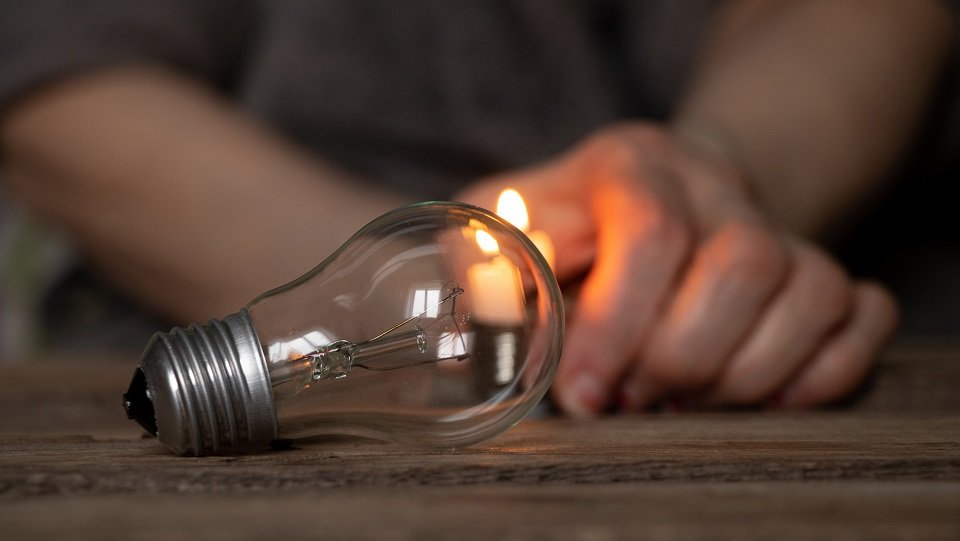 В Киеве с полуночи вводят временные графики отключений света – ДТЭК