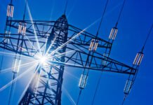 В Украину постепенно возвращается электричество после технологического нарушения в системе