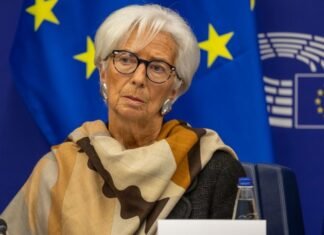 Скандал в Давосе. Лагард ушла с выступления одного из министров Трампа из-за критики Европы