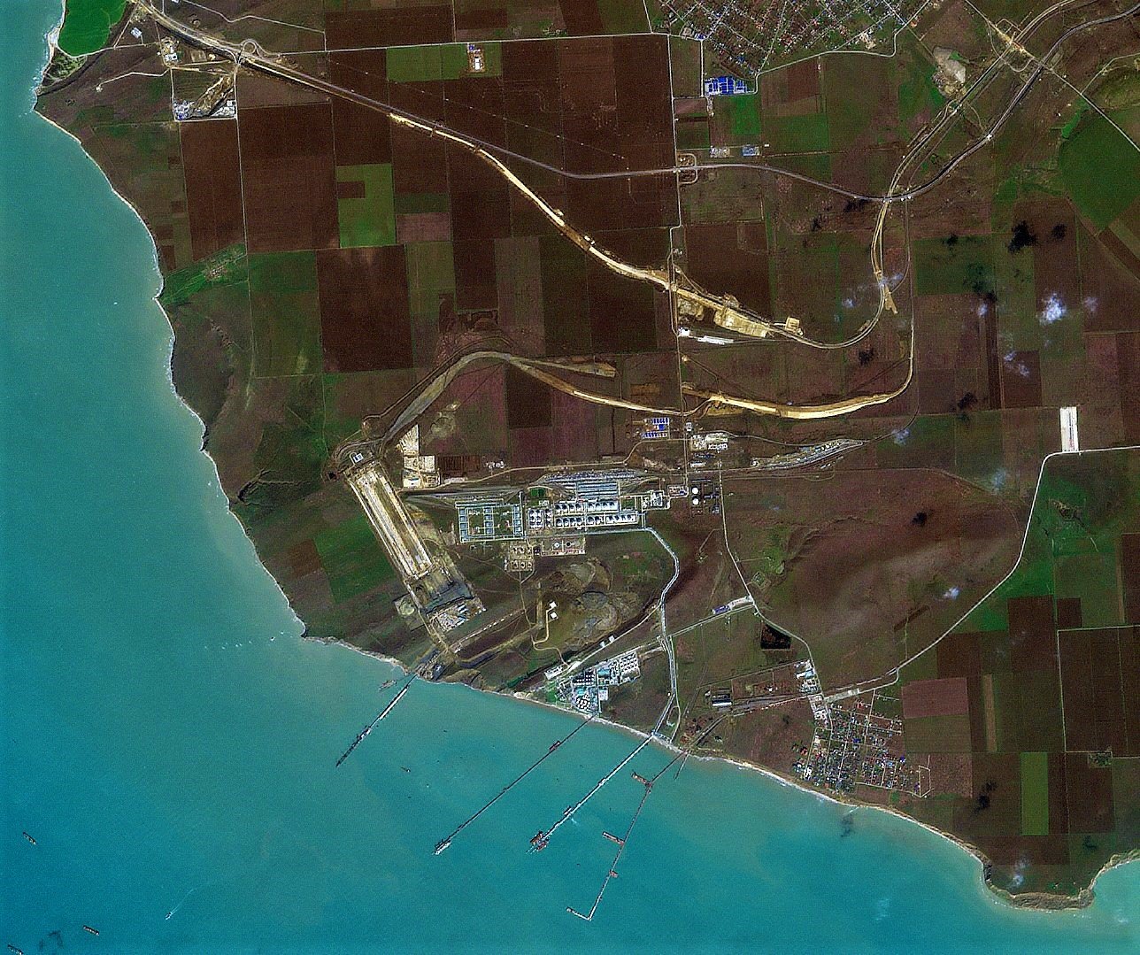 В Краснодарском крае снова атакован портовый терминал: горели резервуары – видео