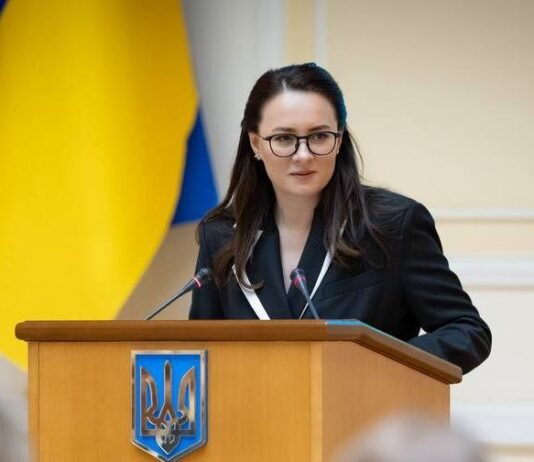 Свириденко: На этой неделе учителя начнут получать первые повышенные зарплаты