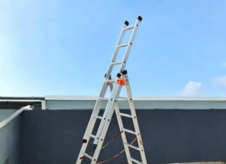 Трехсекционная лестница: универсальное решение для строительных, монтажных и бытовых работ