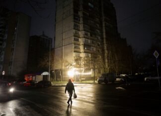 По всему Киеву и в Бучанском районе снова действуют аварийные отключения