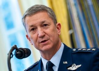 Вертолеты, дроны, перестрелка: В США рассказали, что пошло не по плану при захвате Мадуро