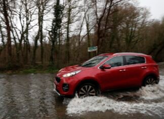 В Британии шторм «Чандра» вызвал наводнения, перекрытие дорог и перебои со светом