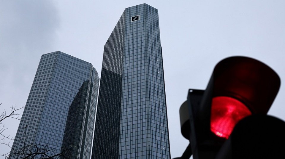 В крупнейшем банке Германии прошли обыски. Расследование связывают с компаниями Абрамовича