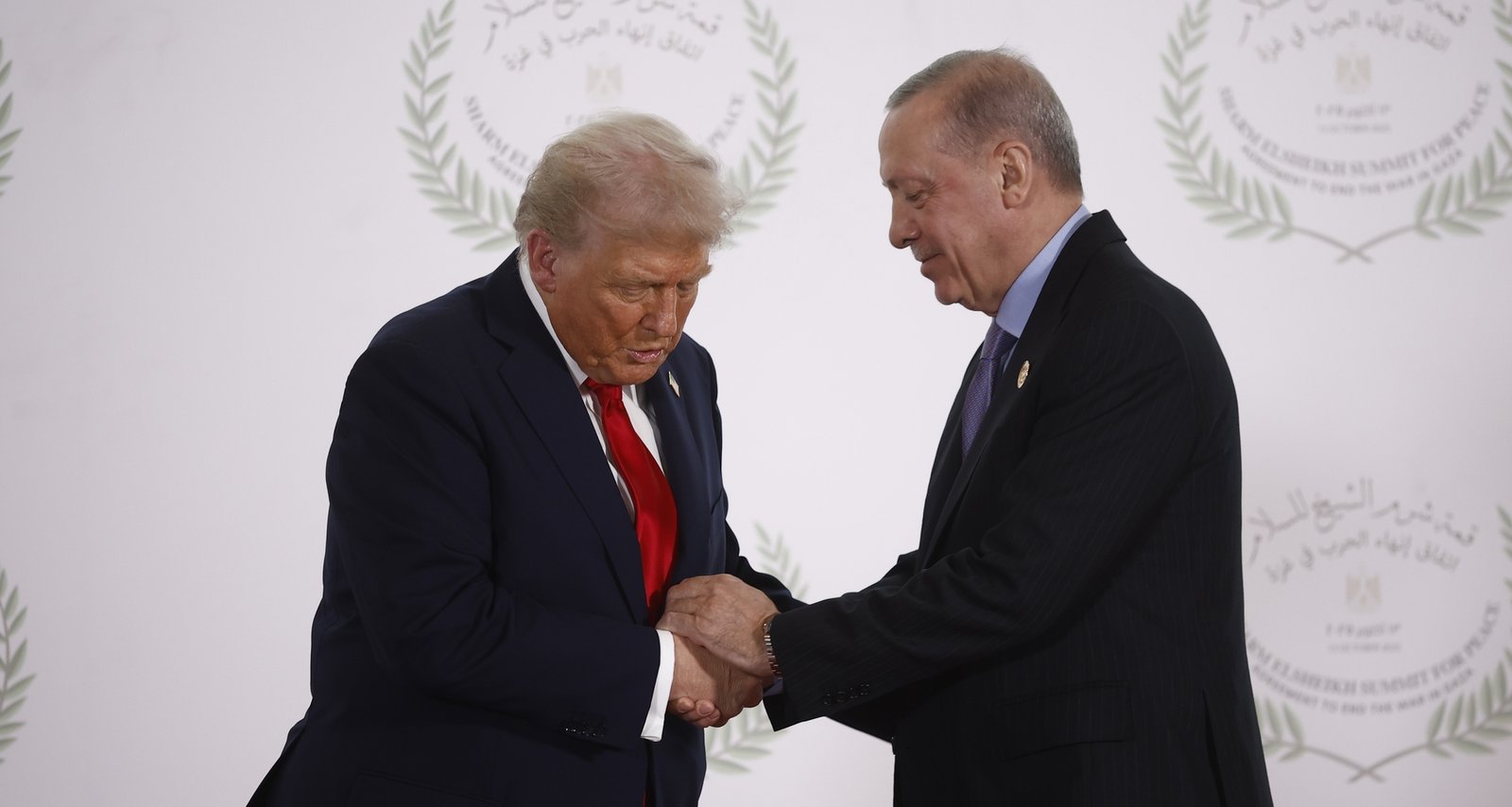 Иран ответил на угрозу Трампа ударом, а Турция предлагает содействие в налаживании диалога