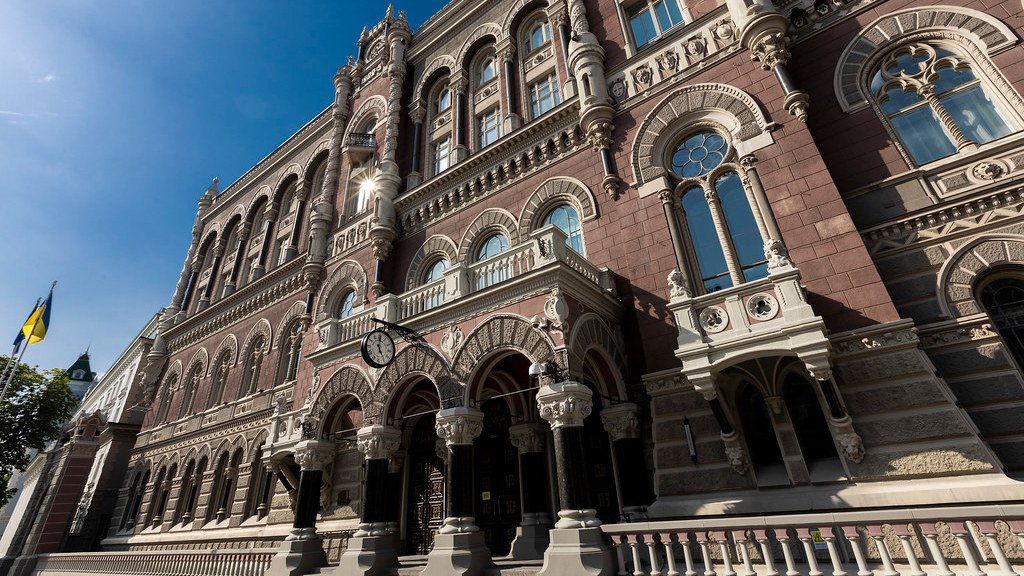 НБУ снизил прогноз роста ВВП из-за российских обстрелов энергетики