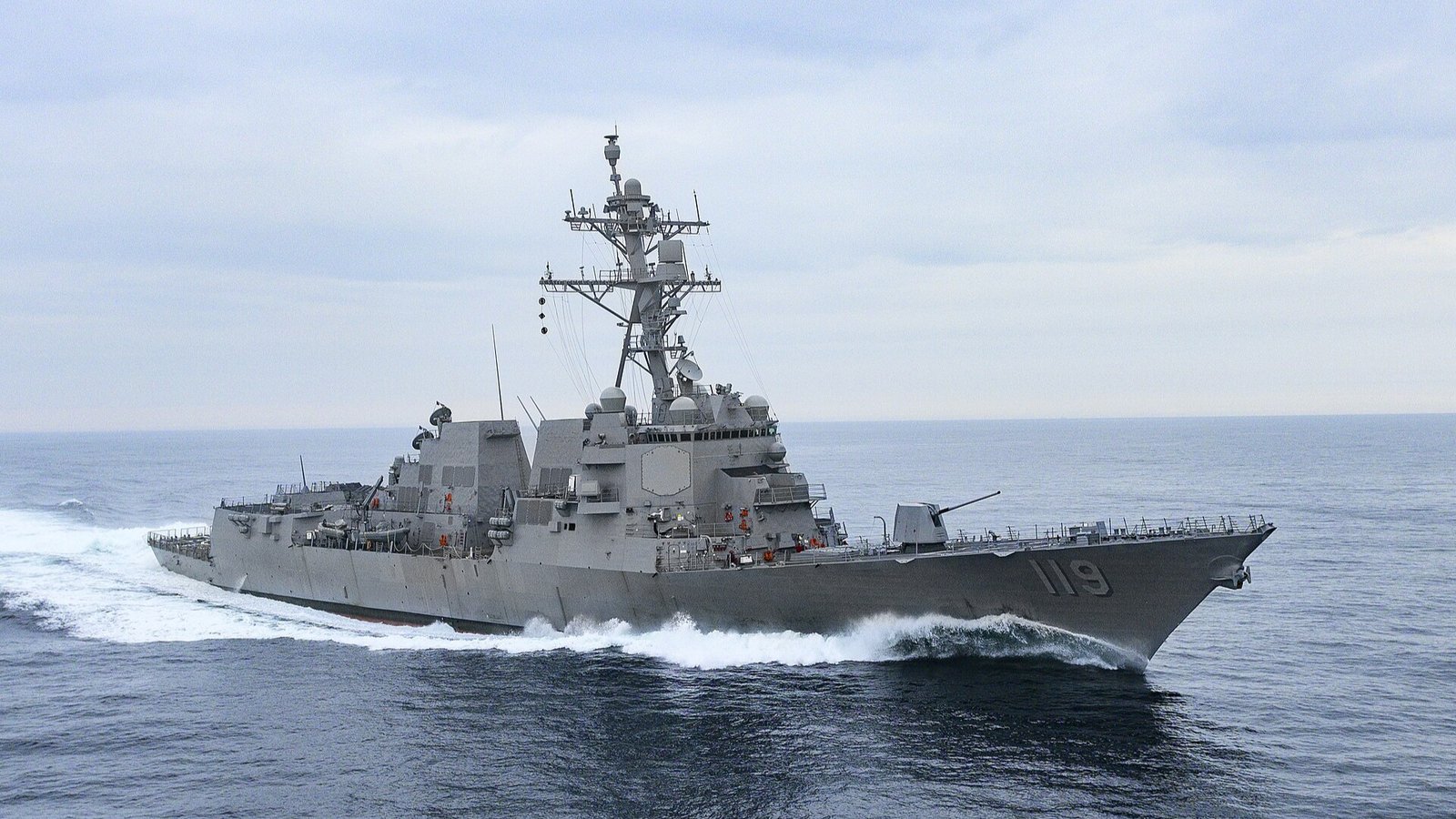 Reuters: США перебросили еще один эсминец на фоне напряженности по поводу Ирана