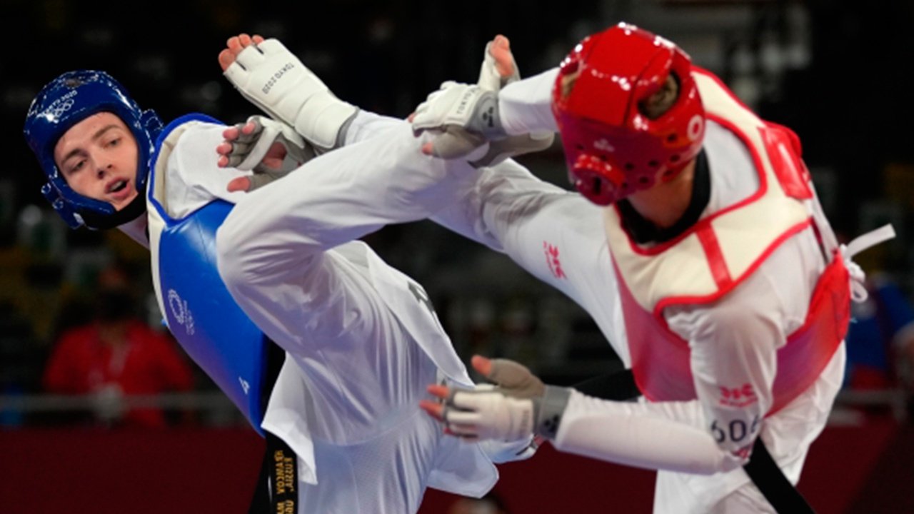 Россиян и белорусов допустили к соревнованиям по тхэквондо под собственными флагами