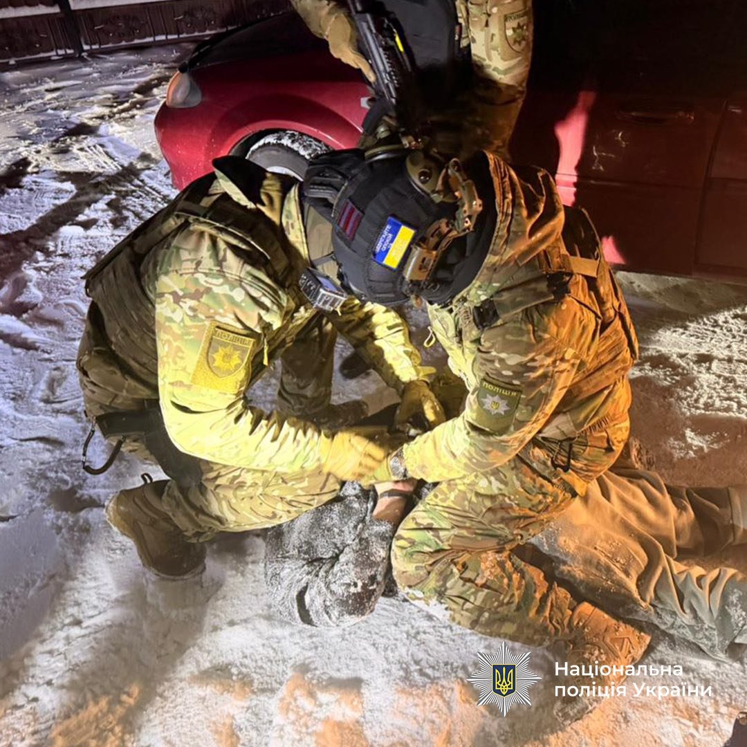 На Вінниччині затримали представника громадської організації за $6 тисяч хабара за «вирішення» питання з військовою службою