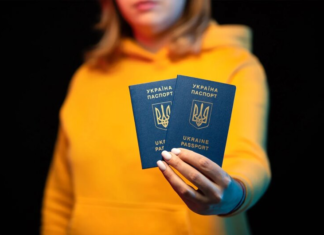 Украинцам в Польше раздадут ваучеры на 2500 злотых: кто может получить деньги