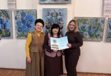 У Вінниці відкрили виставку декоративного розпису та вишивки з «бабусиної скрині» Наталі Луценко