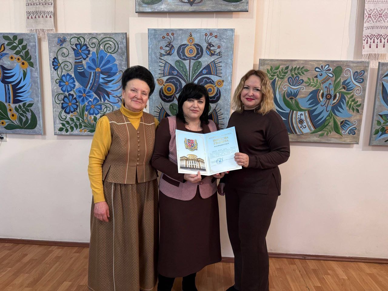 У Вінниці відкрили виставку декоративного розпису та вишивки з «бабусиної скрині» Наталі Луценко