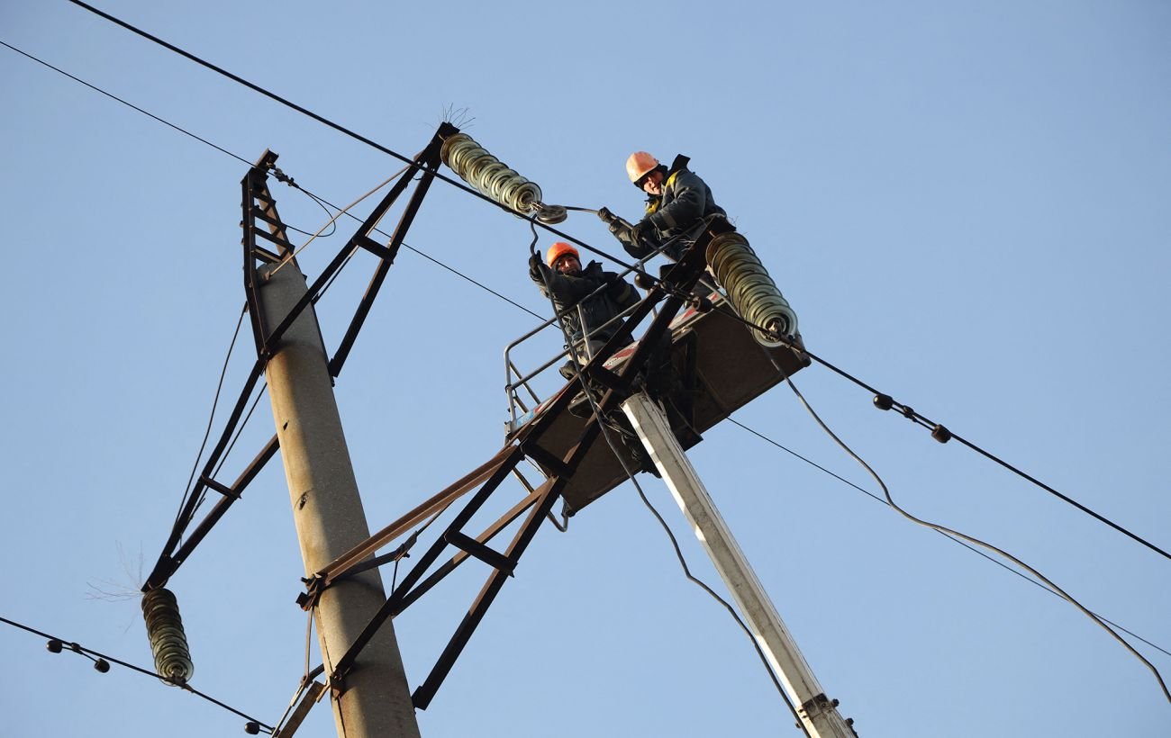 В Украине начали вводить аварийные отключения света: где не действуют графики